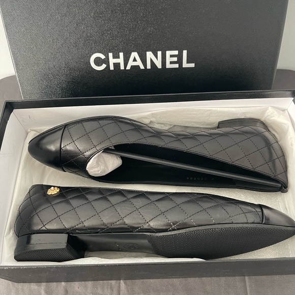 NIB Chanel Black Leather Quilted Flats Sz40 - Picture 4 of 9